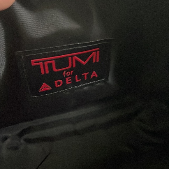 Tumi for Delta Black Travel Case - Picture 3 of 4